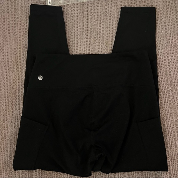 Z by Zella Black Legging Capris - Picture 5 of 6